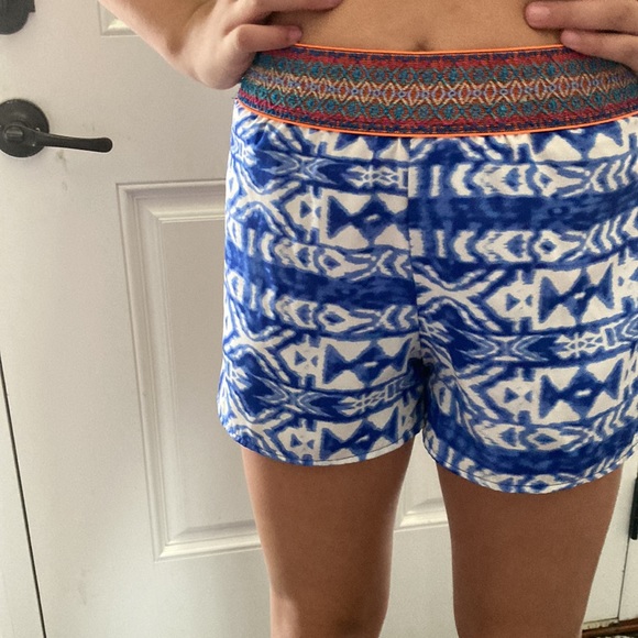 Other - Girls patterns polyester blend shorts. Size small